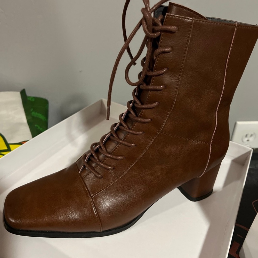 LL8 Dark brown lace up Aspen size 38 leather boots
